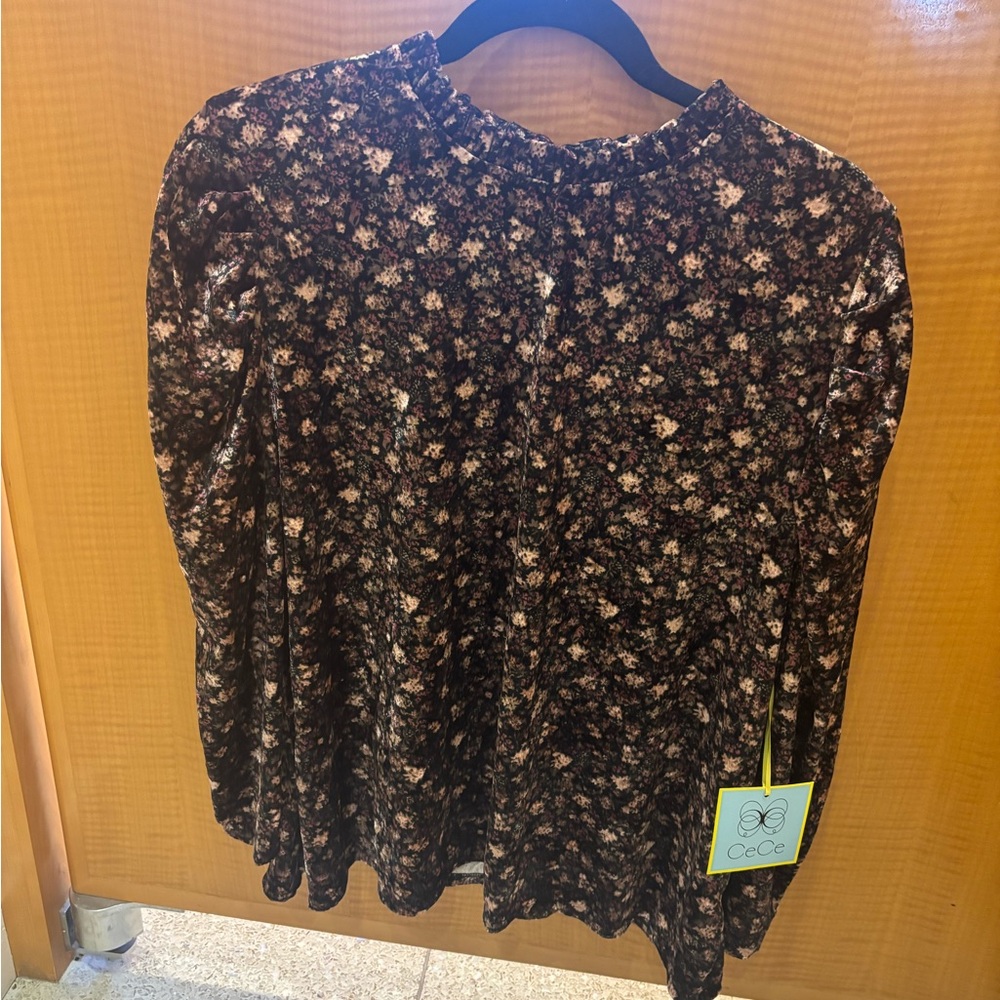 🌸New Cece Ruffle Mock Neck Floral Velvet Top 🌸